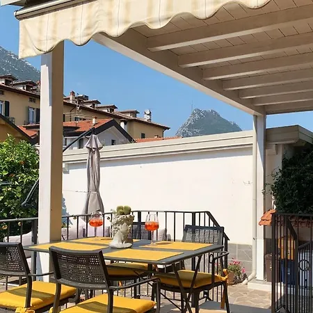 Seenahe Wohlfuehl-oase Mit Herrlicher Lounge-area Toscolano Maderno